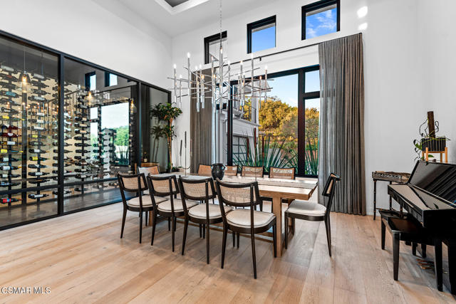 2111 High Knoll Circle, Thousand Oaks CA: https://media.crmls.org/mediaz/cd3ef795-bebb-44f0-89ee-2f6cfd082676.jpg