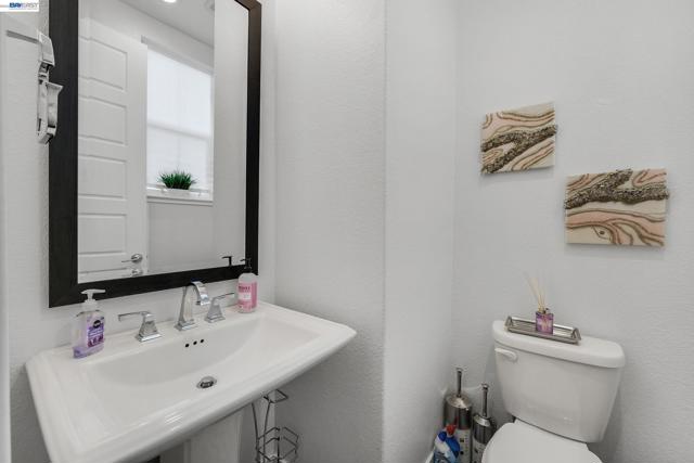 Image 7 of 41 For 7228 Carneros Ln