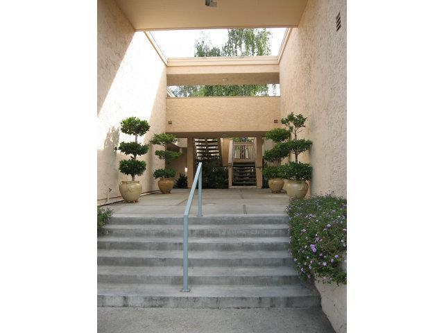 675 Sharon Park Drive, Menlo Park CA: https://media.crmls.org/mediaz/cd3f129f-04c0-40c6-af23-bf6093c888de.jpg