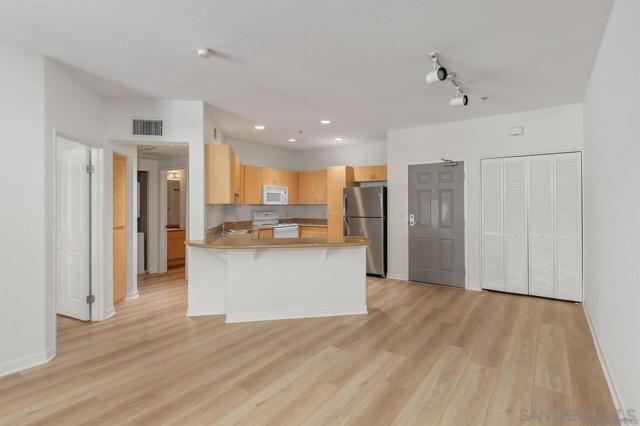 Image 1 of 33 For 1501 Front St  429
