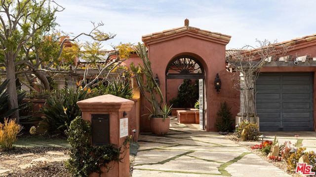 93 Laurel Drive, Rancho Palos Verdes CA: https://media.crmls.org/mediaz/cd3f9f2e-1d1a-49d5-bdee-4547e2861a9b.jpg