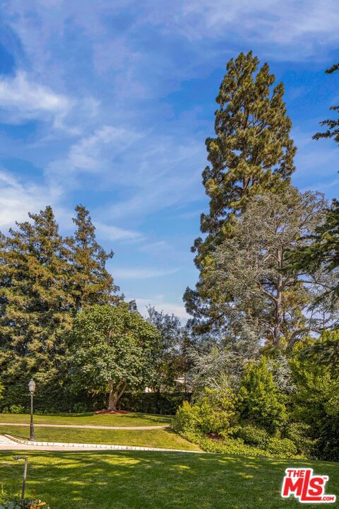 570 S Mapleton Drive, Los Angeles CA: https://media.crmls.org/mediaz/cd3fd9f7-60c1-462e-b48d-fc247ed6b6b4.jpg