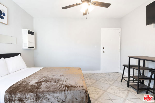 930 Fraser Avenue, Los Angeles CA: https://media.crmls.org/mediaz/cd406d6c-0c84-4aeb-8986-256e9044617c.jpg