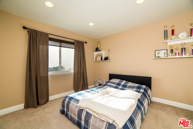 29303 Stadia Hill Lane, Rancho Palos Verdes CA: https://media.crmls.org/mediaz/cd409084-4e8b-4dbf-9f4f-257b728ffad2.jpg