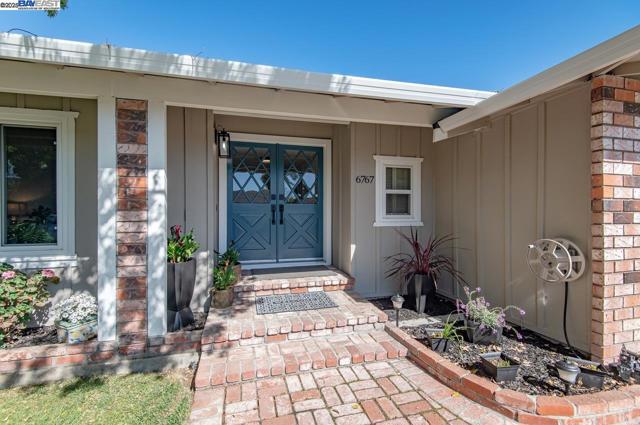 6767 Taffy Ct, Pleasanton CA: https://media.crmls.org/mediaz/cd40b478-2763-48c4-ac0e-0d16892b3e62.jpg