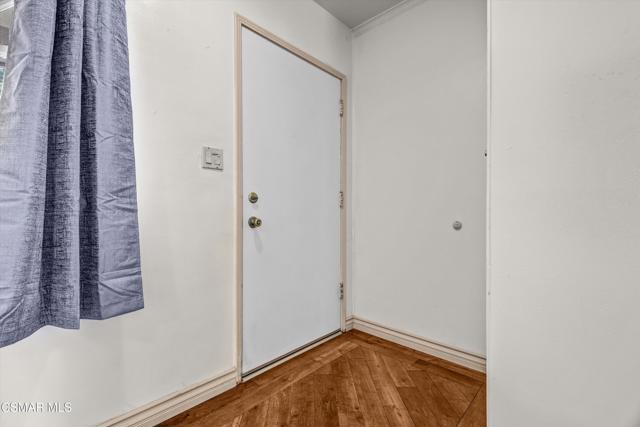 17400 Cantlay Street, Lake Balboa CA: https://media.crmls.org/mediaz/cd40db9c-87ae-49ea-bc54-67a31cf74d00.jpg