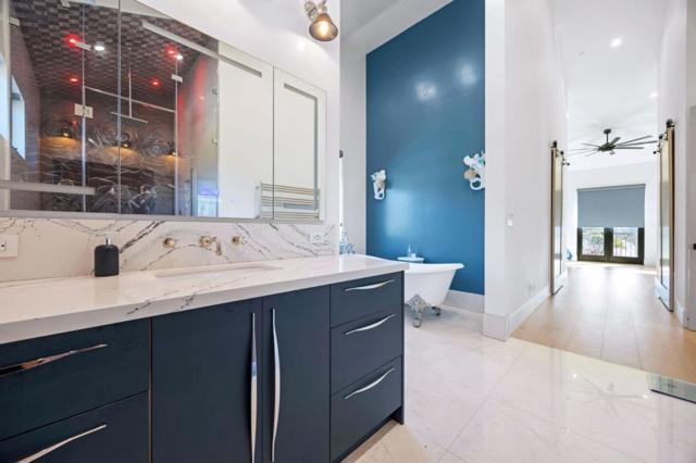 1016 Escalero Avenue, Pacifica CA: https://media.crmls.org/mediaz/cd412032-d8f2-4244-ab0e-1ab810e514e3.jpg
