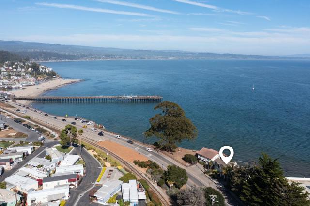 4840 Cliff Drive, Capitola CA: https://media.crmls.org/mediaz/cd413553-25ea-400e-a32f-13276afe30cd.jpg