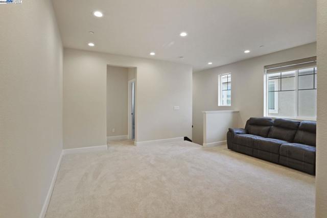 1503 S Oliveira Dr, Mountain House CA: https://media.crmls.org/mediaz/cd416adc-56d2-4af6-83ed-5e2bba25ed31.jpg