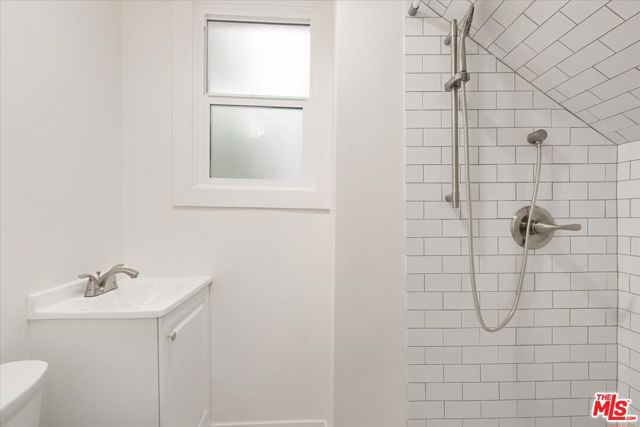 6612 Emmet Terrace, Los Angeles CA: https://media.crmls.org/mediaz/cd418934-4649-48fe-9902-8c1be58cd22d.jpg