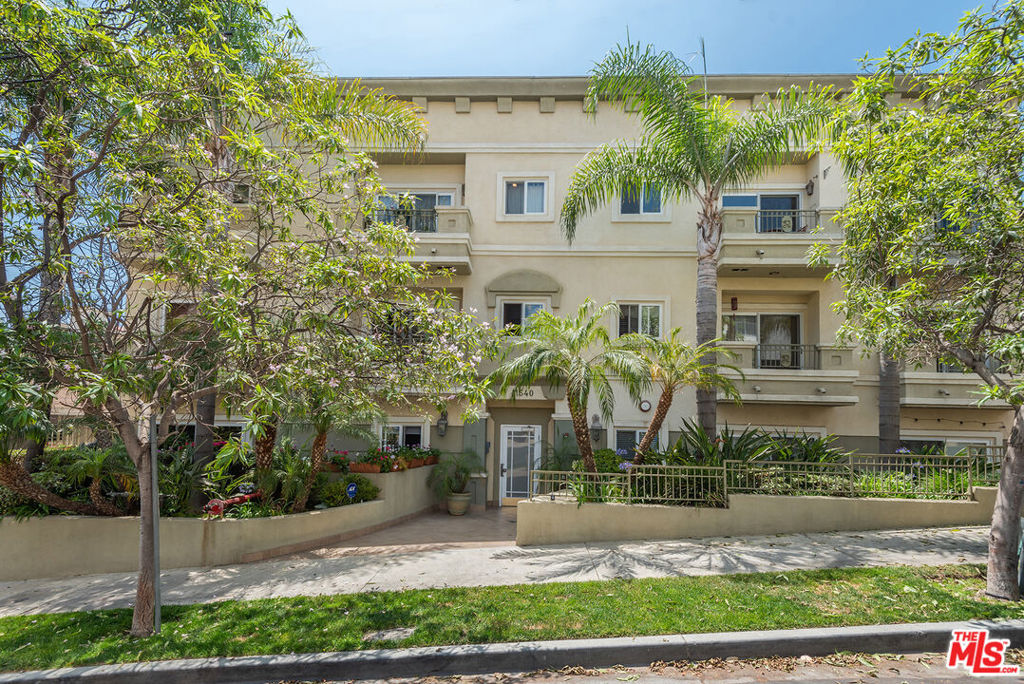 11540 ROCHESTER Avenue #103