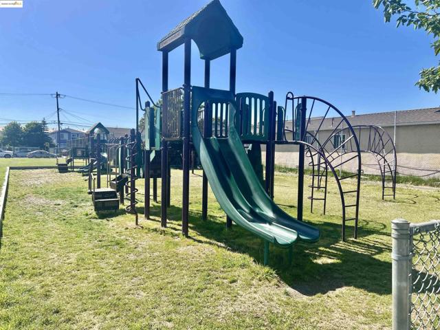 518 4th Street, Richmond CA: https://media.crmls.org/mediaz/cd42393d-6986-4115-8b62-3215f04ee66d.jpg