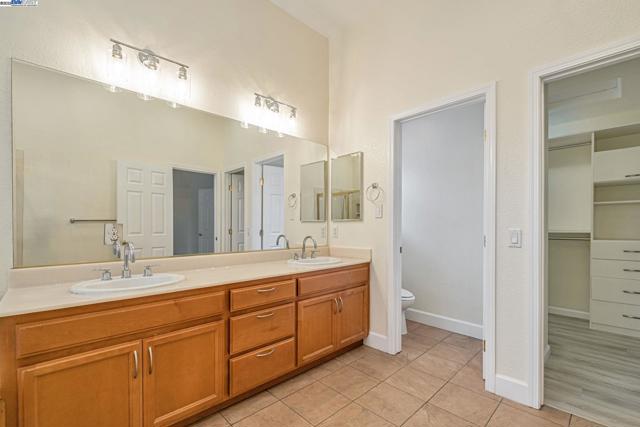4293 OLIVER WAY, Union City CA: https://media.crmls.org/mediaz/cd425c65-3046-4496-b560-3352700ef513.jpg