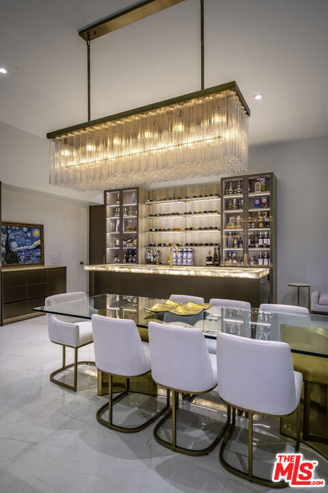 16601 Park Lane Circle, Los Angeles CA: https://media.crmls.org/mediaz/cd4285c2-8a98-4c31-acb4-0444e520e7e4.jpg