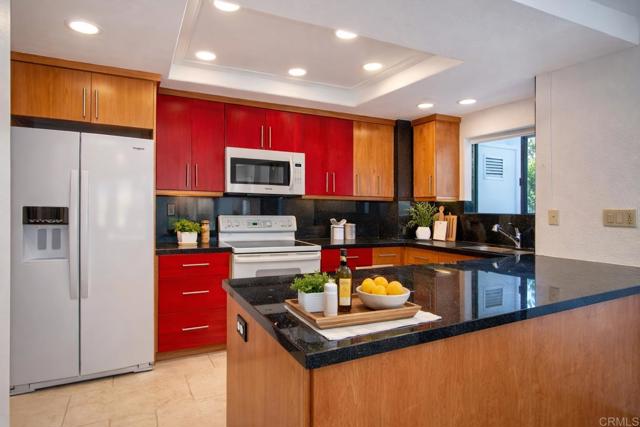 Detail Gallery Image 5 of 9 For 534 via De La Valle, Solana Beach,  CA 92075 - 2 Beds | 2 Baths