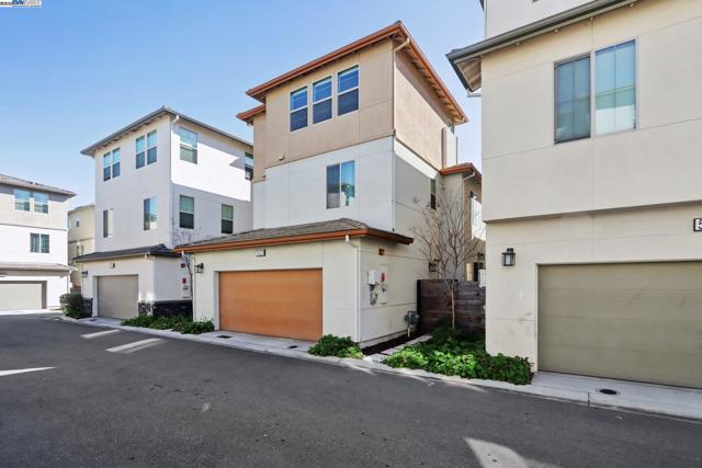 5623 Central Pkwy, Dublin CA: https://media.crmls.org/mediaz/cd43eed9-1c6e-4fcd-a927-1a207a09e35e.jpg