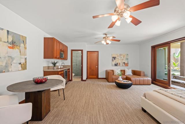 354 Ocean View Ave, Del Mar CA: https://media.crmls.org/mediaz/cd442444-0ca5-47b7-a5dd-13304f9919f6.jpg