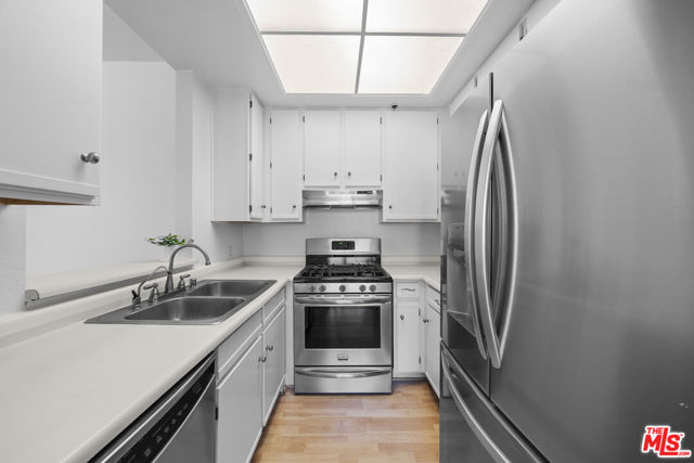 533 S St Andrews Place, Los Angeles CA: https://media.crmls.org/mediaz/cd44879d-fc5b-439a-811b-55e53742857b.jpg