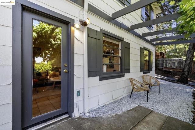 342 El Toyonal, Orinda CA: https://media.crmls.org/mediaz/cd4495d1-9066-4629-8178-0c2197393572.jpg