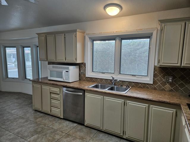 73278 Palm Greens Parkway, Palm Desert CA: https://media.crmls.org/mediaz/cd4496f9-d4b2-441d-a54d-be4f11e4e247.jpg