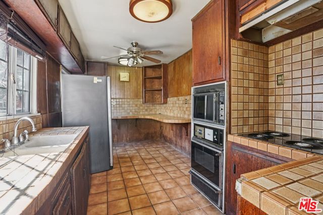 2037 W 64th Street, Los Angeles CA: https://media.crmls.org/mediaz/cd44b6df-36ae-4c36-ad28-0289231391ef.jpg