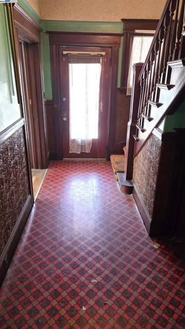 3020 E. 19th st, Oakland CA: https://media.crmls.org/mediaz/cd451542-7019-4eb5-96af-15d37fe82860.jpg