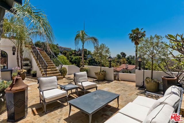 2420 Chislehurst Drive, Los Angeles CA: https://media.crmls.org/mediaz/cd453d58-d062-4862-b8b8-fe8e35a7c5d1.jpg