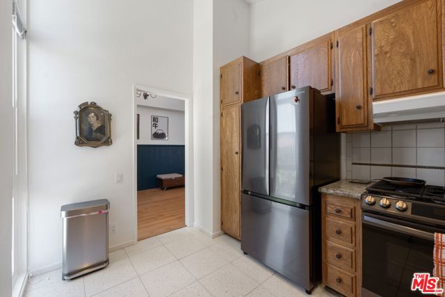 31568 Agoura Road, 4 photo 6