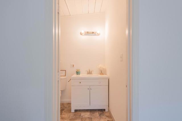 96 Shasta Way, Salinas CA: https://media.crmls.org/mediaz/cd45ef85-cac3-4efe-9382-8377eb493a19.jpg