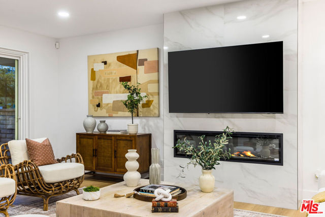 4804 La Villa Marina, Marina del Rey CA: https://media.crmls.org/mediaz/cd461aea-99ba-48d1-948e-ed7f934affb0.jpg