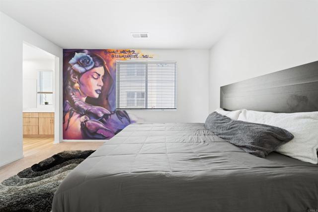 5212 Beachfront, San Diego CA: https://media.crmls.org/mediaz/cd464975-5957-4018-a09a-cfee45fa5d21.jpg