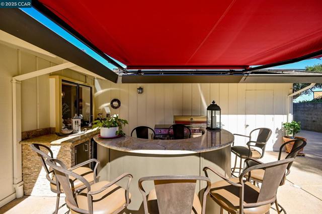 554 Golf Club Road, Pleasant Hill CA: https://media.crmls.org/mediaz/cd464bbe-d515-4b95-808c-dba009bb116d.jpg