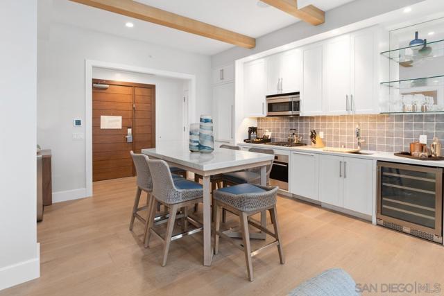1500 Orange Avenue, Coronado CA: https://media.crmls.org/mediaz/cd46914b-0ca1-4a43-9dbd-11a882ac9c09.jpg