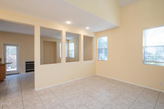 2844 Capella Way, Thousand Oaks CA: https://media.crmls.org/mediaz/cd46e838-5e06-492f-a5de-f309aee03491.jpg