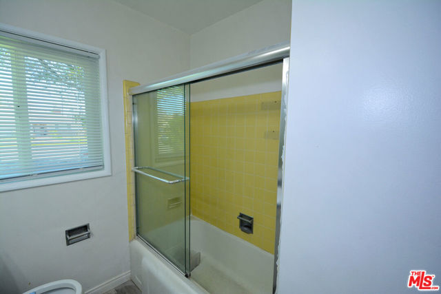 7061 Louise Avenue, Van Nuys CA: https://media.crmls.org/mediaz/cd46eae4-f53e-4885-8956-ee712a2558bd.jpg