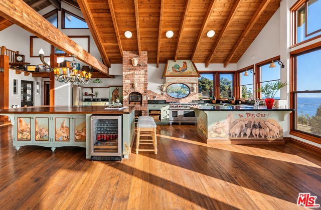 7007 Birdview Avenue, Malibu CA: https://media.crmls.org/mediaz/cd48c114-5d19-4223-8b7f-cf2882beab65.jpg