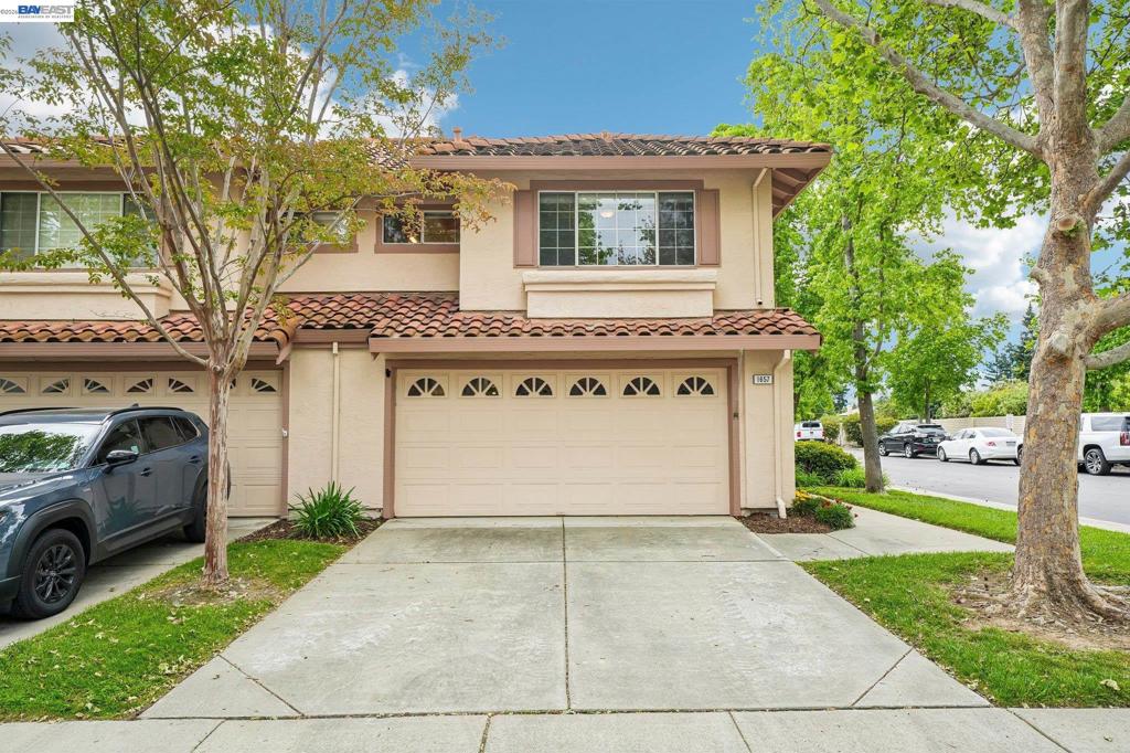 1657 Holly Cir