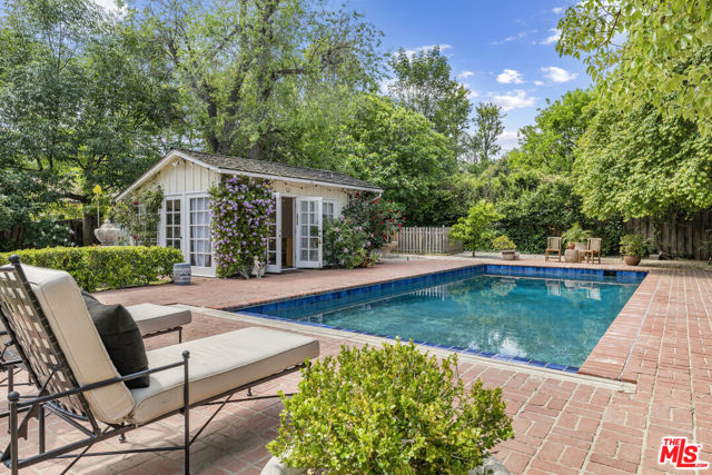 5132 Quakertown Avenue, Woodland Hills CA: https://media.crmls.org/mediaz/cd49d07a-cdb9-486d-8a16-17275d6da11e.jpg