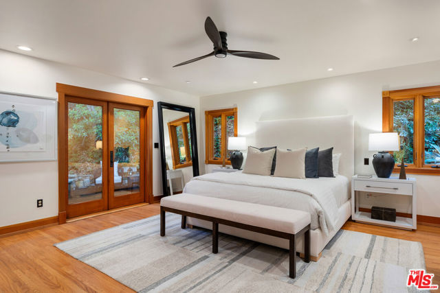 5045 Oakdale Avenue, Woodland Hills CA: https://media.crmls.org/mediaz/cd4a5b69-7ab0-48f8-b894-6142f52b5ba2.jpg