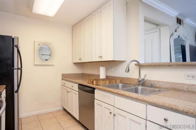 180 Chambers St, El Cajon CA: https://media.crmls.org/mediaz/cd4a723a-285f-47d0-a073-c7df24d2cea4.jpg