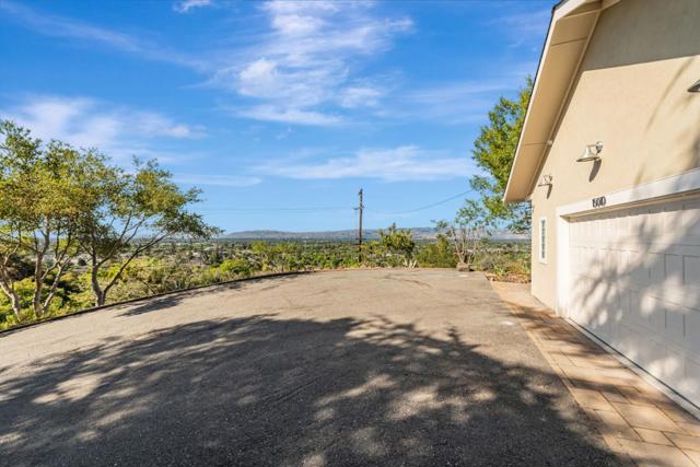 15010 Larga Vista Drive, Los Gatos CA: https://media.crmls.org/mediaz/cd4af711-16e3-4cf9-a9bd-44f555c4960c.jpg