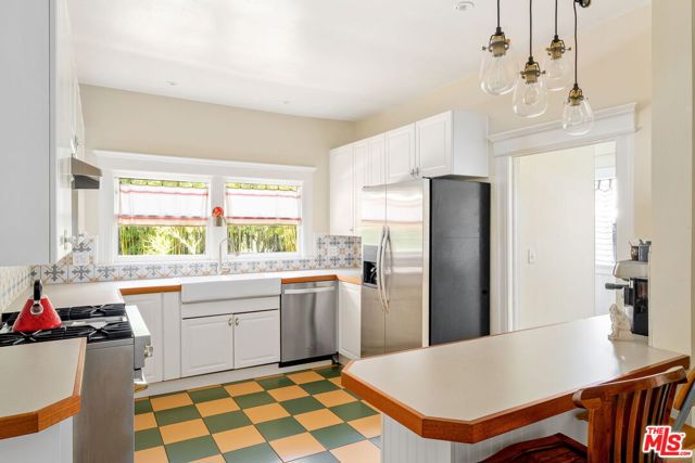 1501 S Harvard Boulevard, Los Angeles CA: https://media.crmls.org/mediaz/cd4b0aae-4169-4ffe-a1f4-4c343fa31d90.jpg