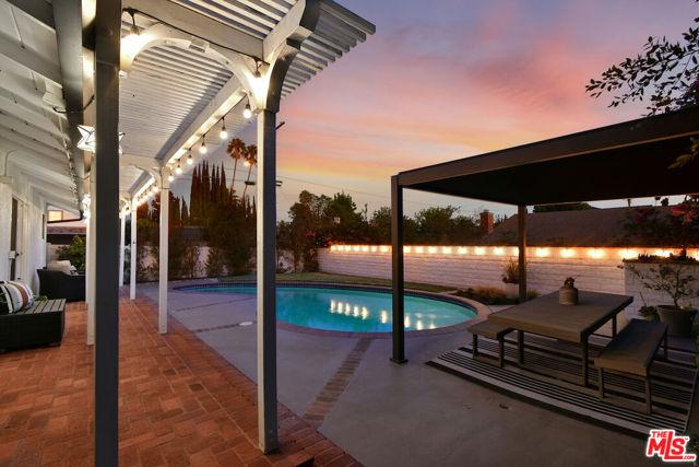 12614 Morrison Street photo 7