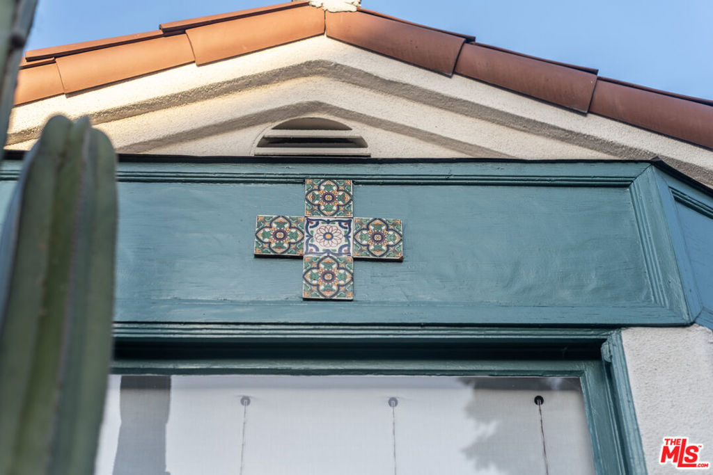 https://media.crmls.org/mediaz/cd4c645b-d13b-44d7-8cfa-3f4173826996.jpg?preset=X-Large