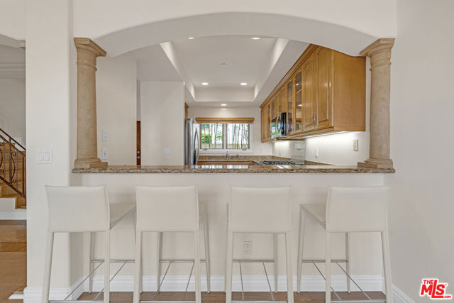 1022 10th Street, Santa Monica CA: https://media.crmls.org/mediaz/cd4c8c30-6b53-43ea-91ab-d78ca28f91df.jpg