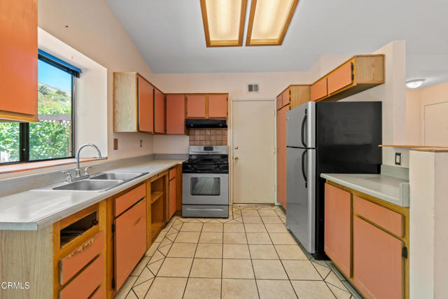 447 Ute Lane, Ventura CA: https://media.crmls.org/mediaz/cd4cd44e-514b-42e0-9db7-c8851b9a2ad8.jpg