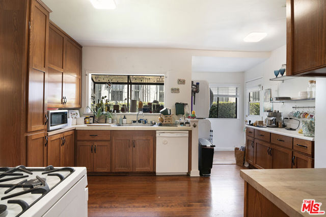 500 N Alta Vista Boulevard, Los Angeles CA: https://media.crmls.org/mediaz/cd4d59f1-17e0-4fbd-a552-5ba2ab277ca9.jpg