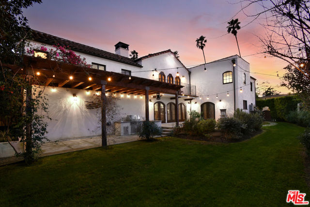 4352 Forman Avenue, Toluca Lake CA: https://media.crmls.org/mediaz/cd4d7bc2-5c33-4e14-a07f-8d920b5bf82f.jpg