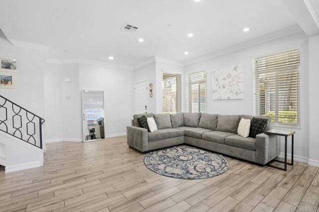 Detail Gallery Image 4 of 64 For 11372 via Rancho San Diego #B,  El Cajon,  CA 92019 - 3 Beds | 2/1 Baths