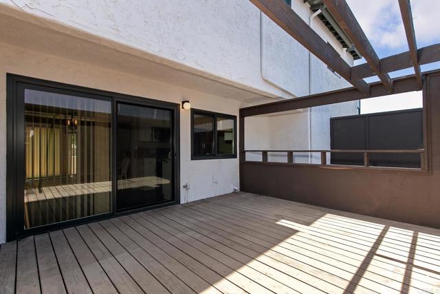 8746 Villa La Jolla Drive, La Jolla CA: https://media.crmls.org/mediaz/cd4dfdb6-9c18-433c-831a-9dc082478414.jpg